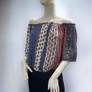 Blouse 👚 40% off $ 8.00